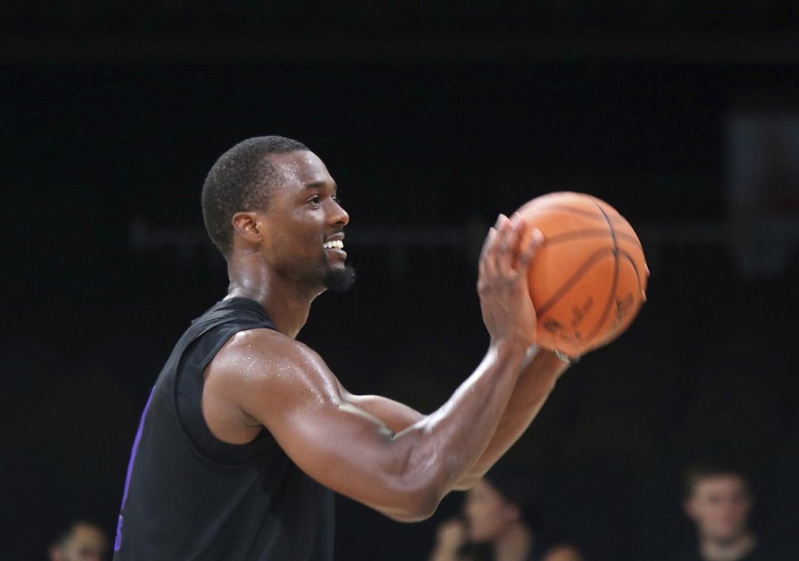 哈里森-巴恩斯:当球队需要时总有人站出来 漫长的赛季要保持健康