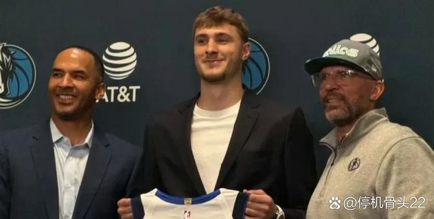 名记：弗拉格打控卫目前来看不成功 拉塞尔能组织但不受基德重用