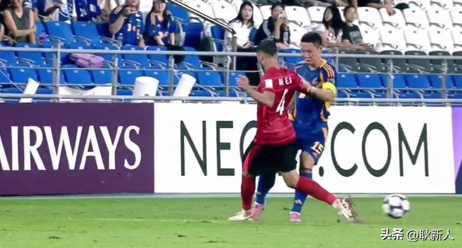 第23分钟,罗慕洛受伤无法坚持落泪走回更衣室,德尔加多替补登场