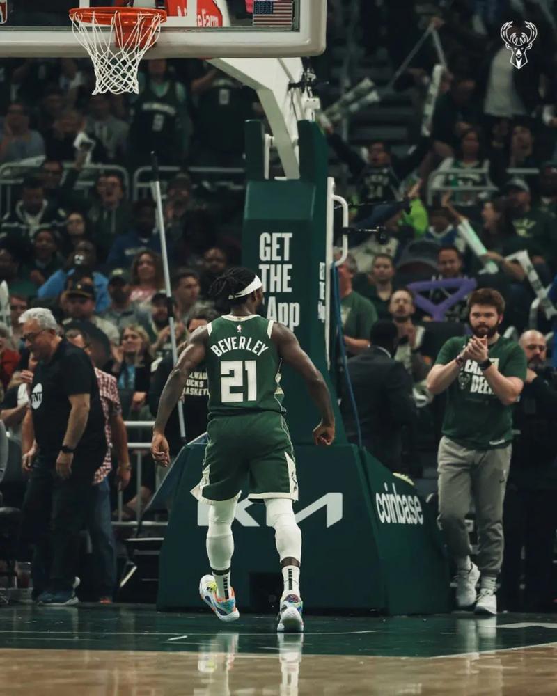 33分13板5助2断+绝杀！前队友贝弗利：现在就给字母哥颁发MVP吧