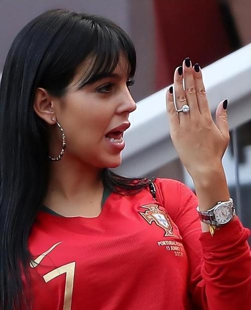 乔治娜晒迷你罗在U16国家队夺冠庆祝视频：妈妈为你骄傲